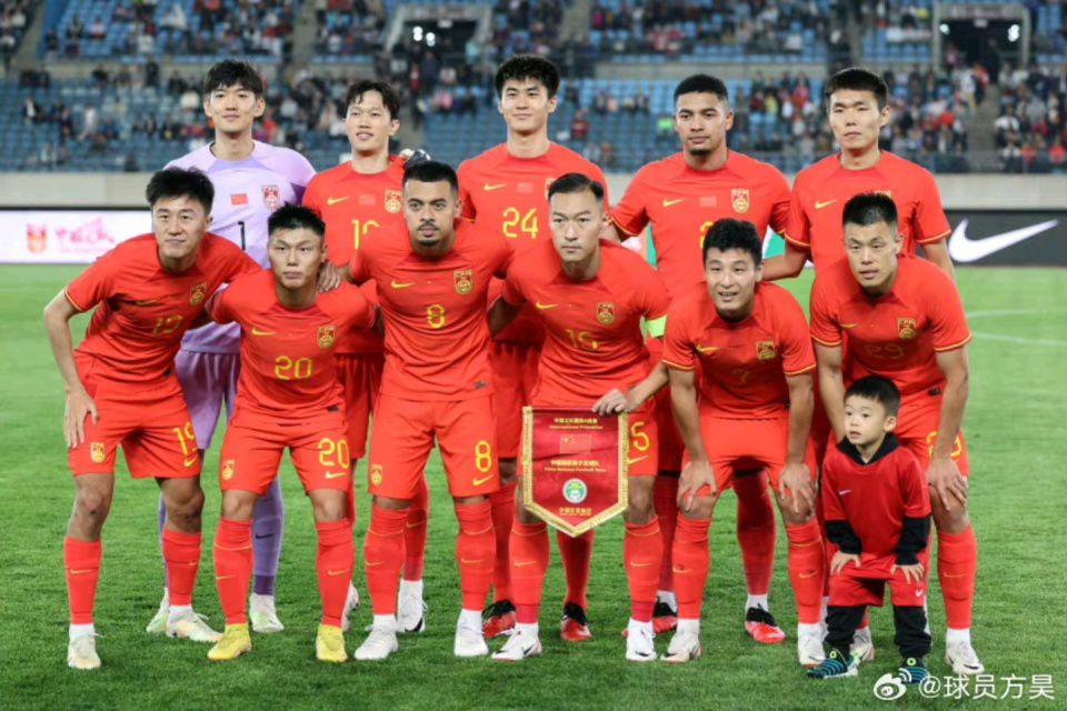 “齐达内是有史以来最好的中场球员之一，我经常看他的集锦。